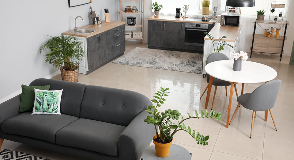 cocina office con vista de sillón en apartamente